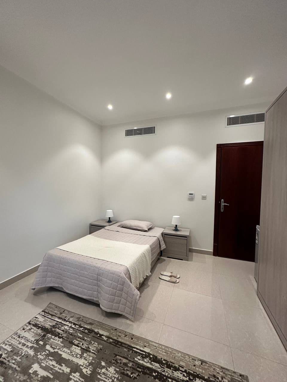 مفردة - دورة مياه مشتركة (فئة أ)